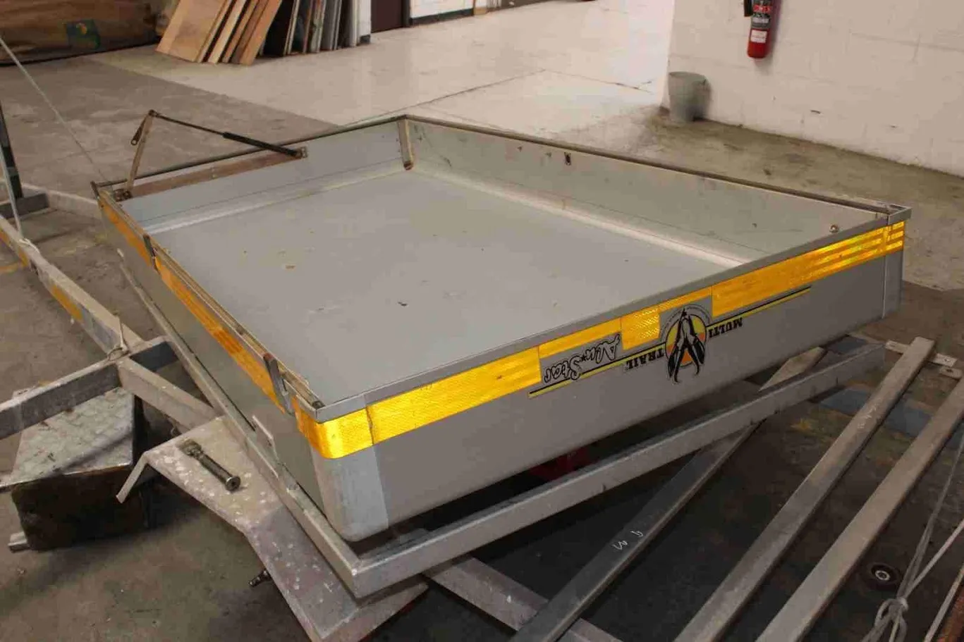 An old trailer lid with the Multi Trail Alu-Star decal