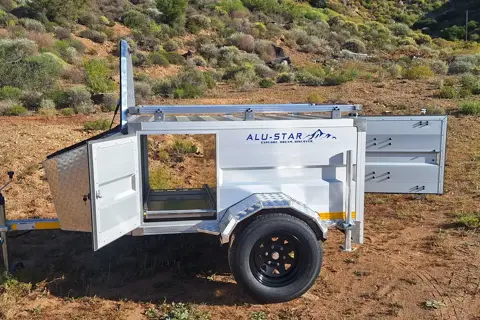 Alu-X Camper: Doors open, with the optional nose cone