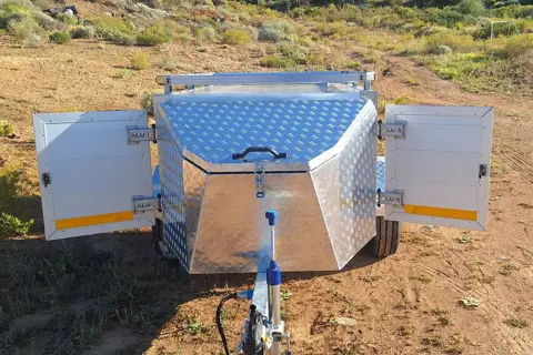 Alu-X Camper: Nose cone and side doors open