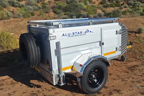 Alu-X Camper: Fixed roof with doors right around