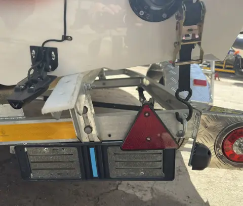 Boat trailers: Rear lights, plate holder and transom tie-down