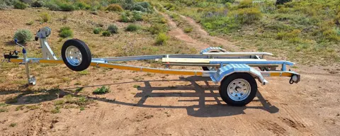 Boat trailers: Falcon 520 trailer left