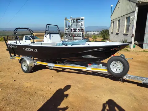 Boat trailers: Fusion 17 side