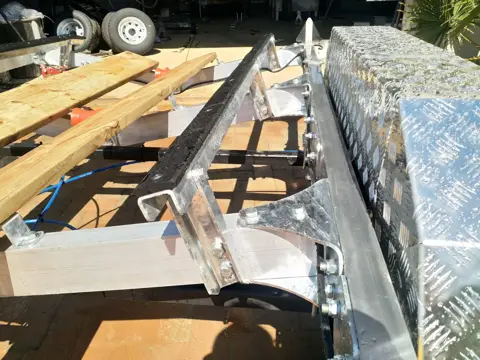 Boat trailers: Trailer bunk detail