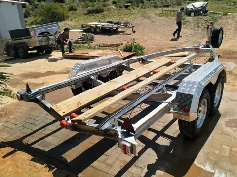 Boat trailers: Trailer bunks rollers