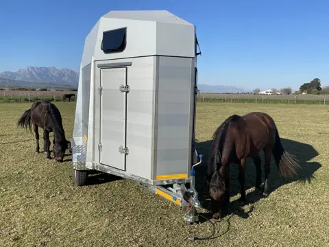 Maximus 2 Berth Horsebox