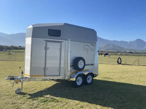 Maximus 2 Berth Horsebox