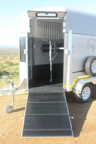 Maximus 2 Berth Horsebox: Front ramp down, with the head partition