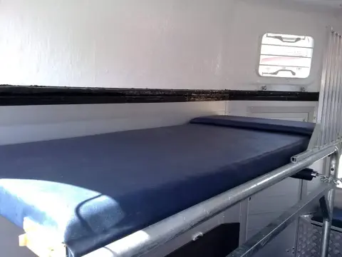Maximus 2 Berth Horsebox: Fold-away groom bed