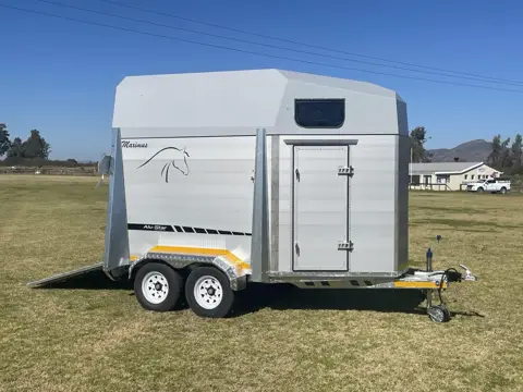 Maximus 2 Berth Horsebox: Left side