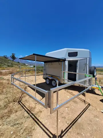 Maximus 2 Berth Horsebox: Optional aluminium paddock, with an awning