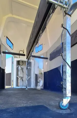 Maximus 2 Berth Horsebox: PVC curtain on the centre partition