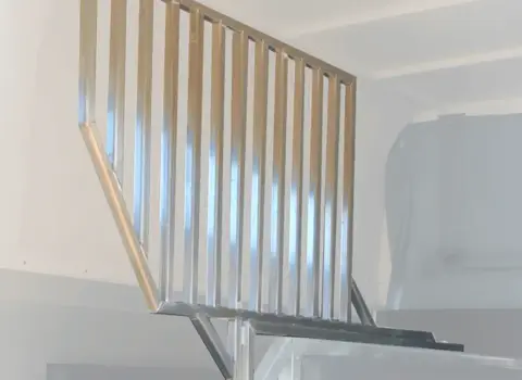 Aluminium head partition (stallion bar)