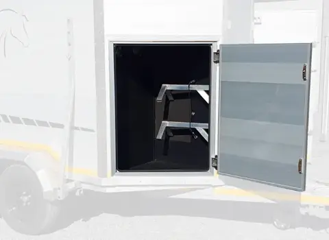Saddle box with right-side door