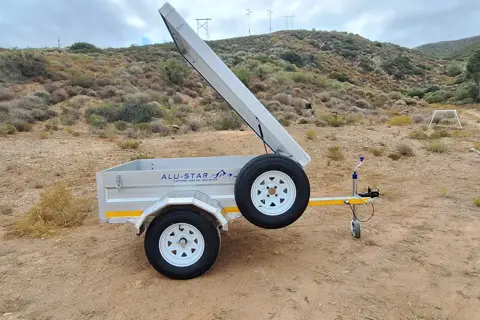 Alu-X Utility: 5ft: the lid opens towards the front