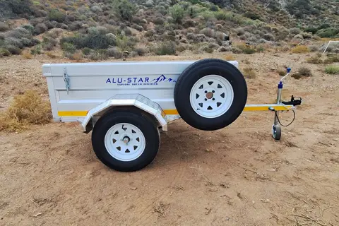 Alu-X Utility: 5ft: spare wheel on the right-hand side
