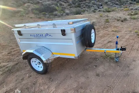 Alu-X Utility: 6ft: spare wheel on the front wall