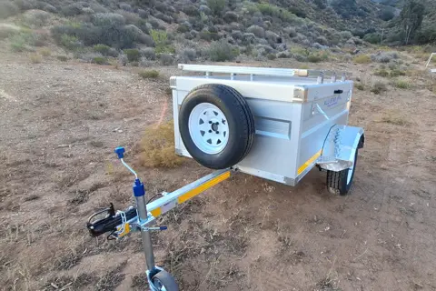 Alu-X Utility: 6ft from the front