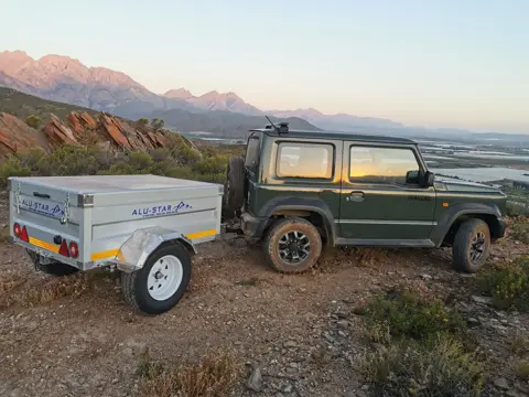 Alu-X Utility: Behind a Suzuki Jimny