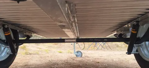 Alu-X Utility: Underneath: the aluminium floor, axle and shock absorbers