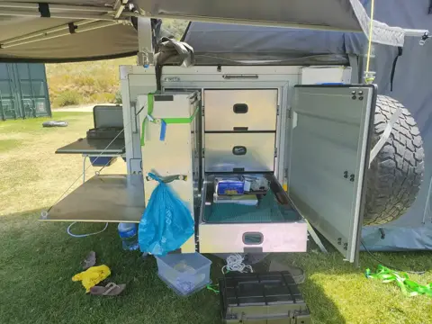 XK6: Slide-out rear kitchen and drawers