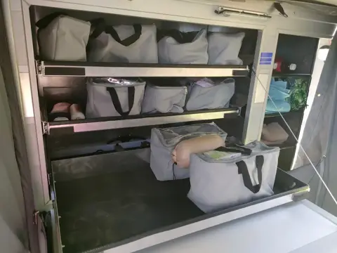 XK6: Storage, with the canvas bag set