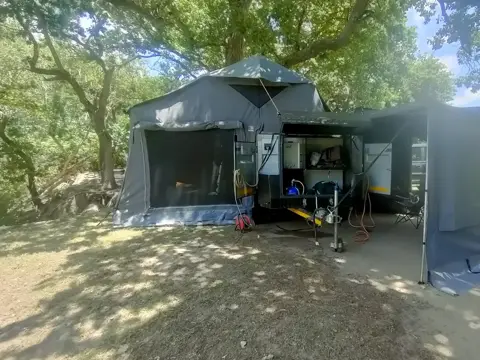 XK6: With an annexe room around the trailer
